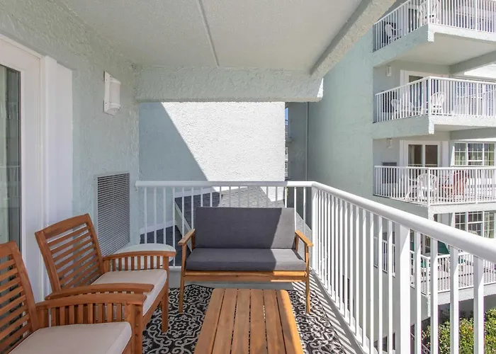 Summerhouse Villas Condo: Private Resort Beach!