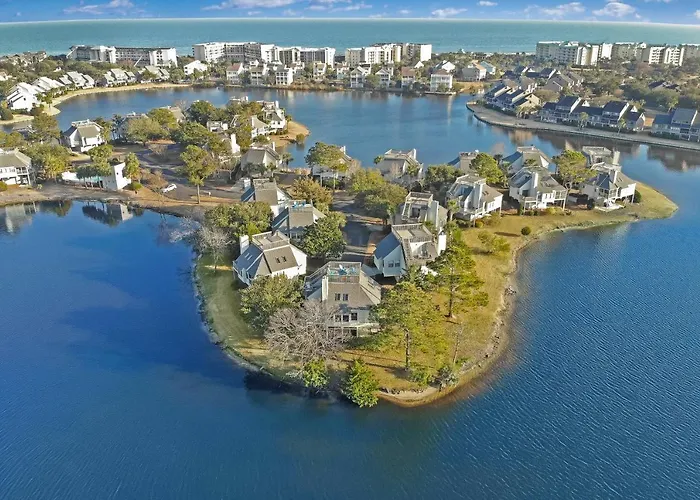 Cozy Coastal Escape 3Br 3Ba Lakefront Tranquility